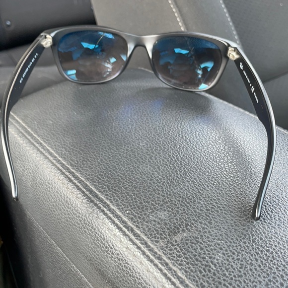 “New wayfarer classic” polarized RayBan sunglasses - Picture 2 of 4